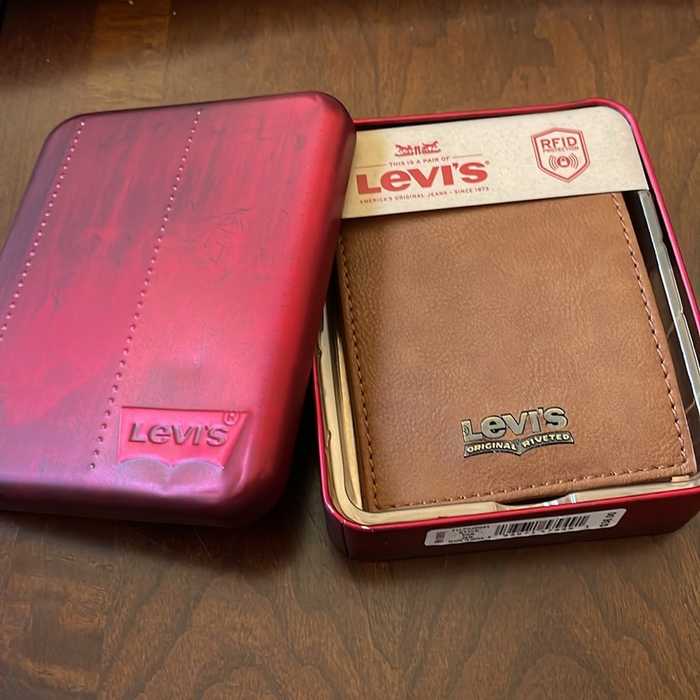 Men’s BNWT Levi’s RFID Multi cards ID wallet Tan in tin metal box - Picture 10 of 11